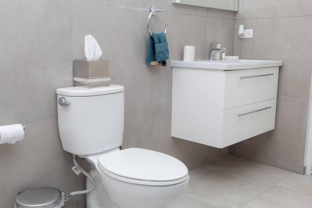 New! Cozy 1 Bedroom Condo- Gold Coast, Noord Aruba パームビーチ エクステリア 写真