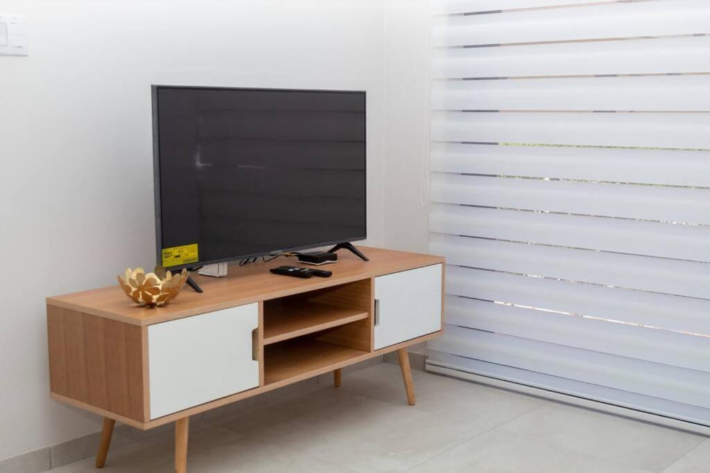 New! Cozy 1 Bedroom Condo- Gold Coast, Noord Aruba パームビーチ エクステリア 写真