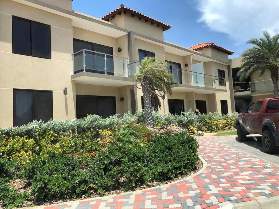 New! Cozy 1 Bedroom Condo- Gold Coast, Noord Aruba パームビーチ エクステリア 写真