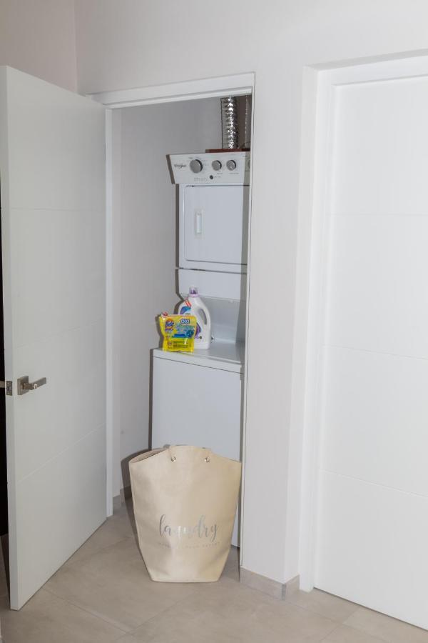 New! Cozy 1 Bedroom Condo- Gold Coast, Noord Aruba パームビーチ エクステリア 写真