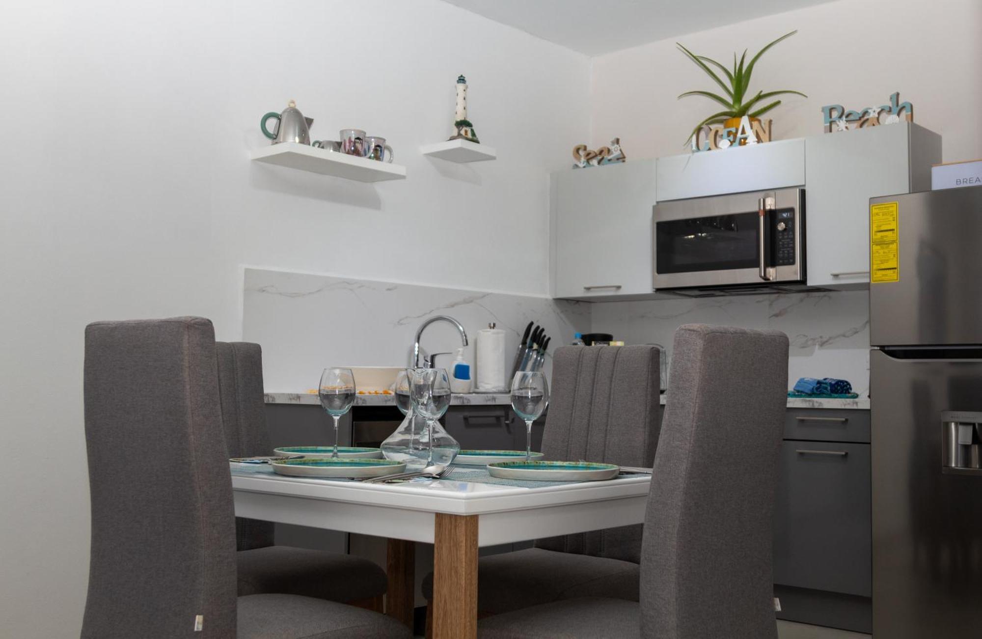 New! Cozy 1 Bedroom Condo- Gold Coast, Noord Aruba パームビーチ エクステリア 写真